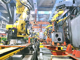 沪工机器人智能生产线重磅亮相特大型工程机械企业